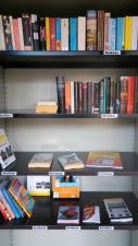 Foto: Bücherschrank innen